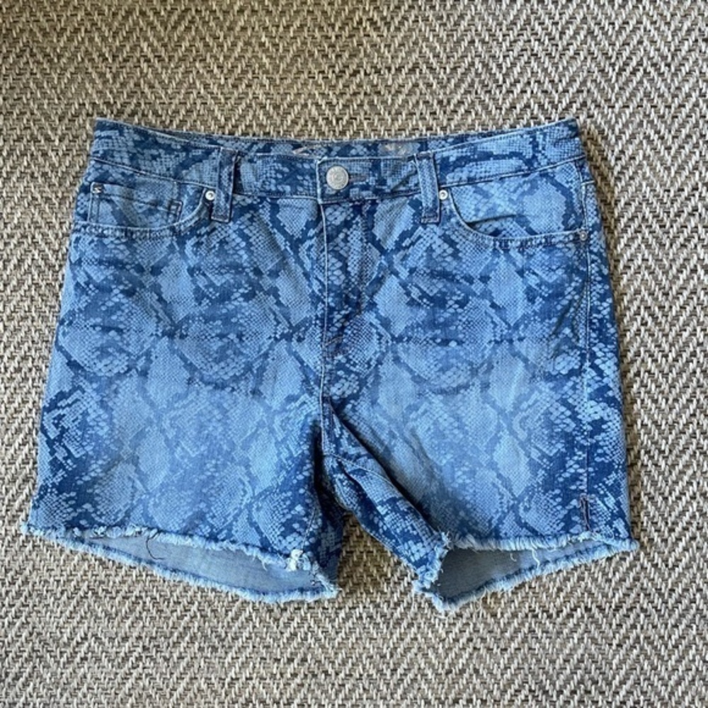 Snakeskin design Weekend Distressed Denim Shorts by Seven7 Size 10